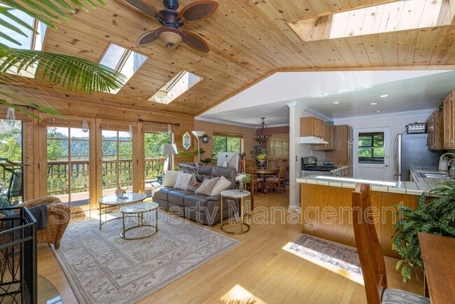 Building Photo - 646 Blue Ridge Dr
