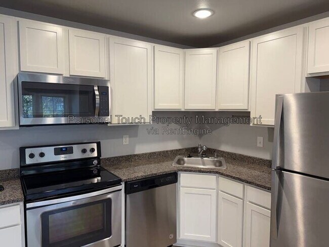 Building Photo - 808 7th Ave S