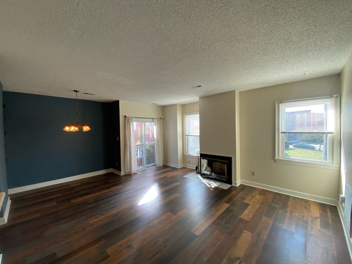 Foto principal - Spacious 2 bedroom/1 bath 2nd floor Condo ...