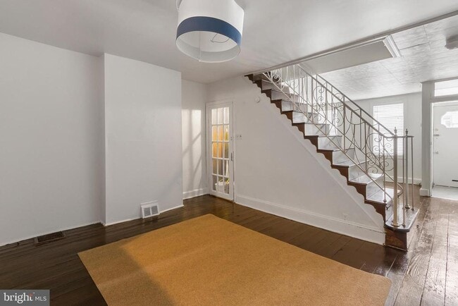 Building Photo - 2041 Pemberton St