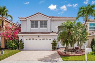 Building Photo - 1820 Vista Way