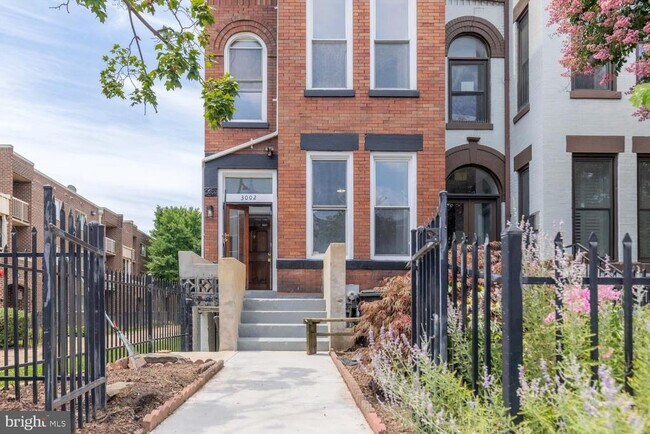 Foto del edificio - 3002 13th St NW