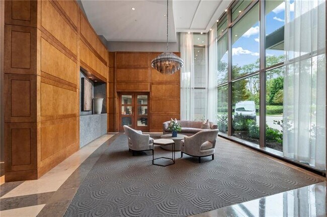 Building Photo - 700 Park Regency Pl NE