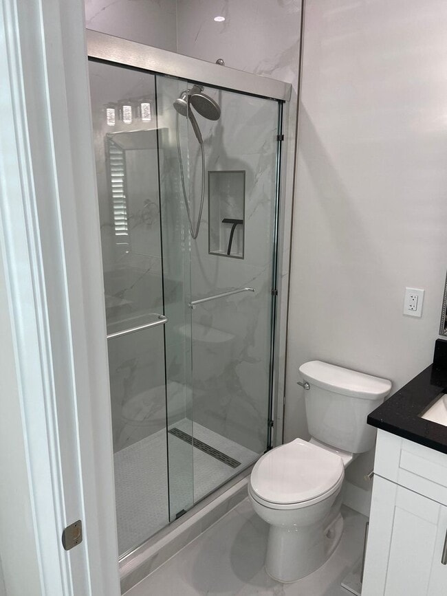 Foto del edificio - 3677 37th Ave NE