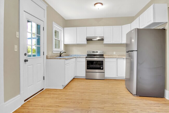 Building Photo - 2216 N 5th St