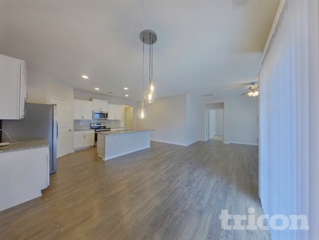 Foto del edificio - 453 All Seasons Dr