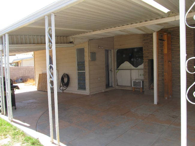Building Photo - 2526 Golfers St
