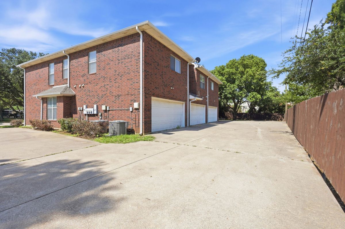 Building Photo - 121 Wildwood Ct