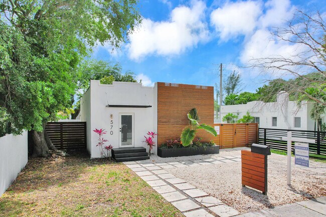 Foto del edificio - 570 NW 48th St