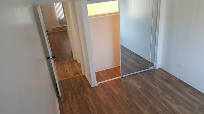 Foto del edificio - 1851 N Green Ln N