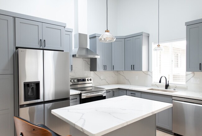 Foto del edificio - 2246 Morlan Dr