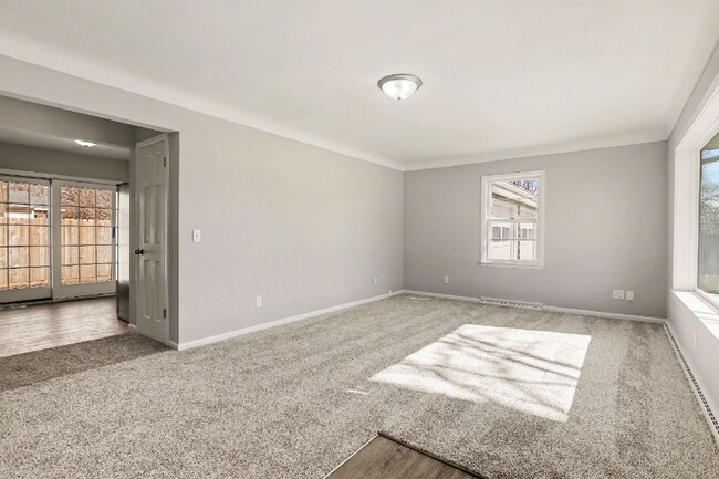 Foto del edificio - 10203 Shadowlane Ave