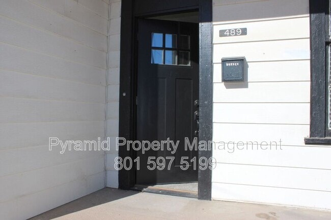 Building Photo - 489 E Center St