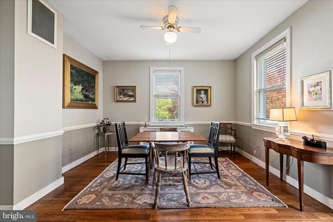 Building Photo - 320 S Loudoun St