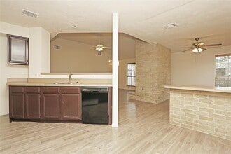 Building Photo - 1302 Silver Morning Dr