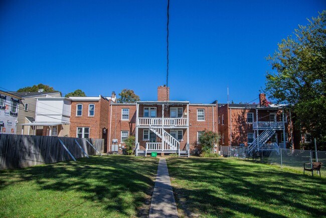 Foto del edificio - 3413 Stuart Ave