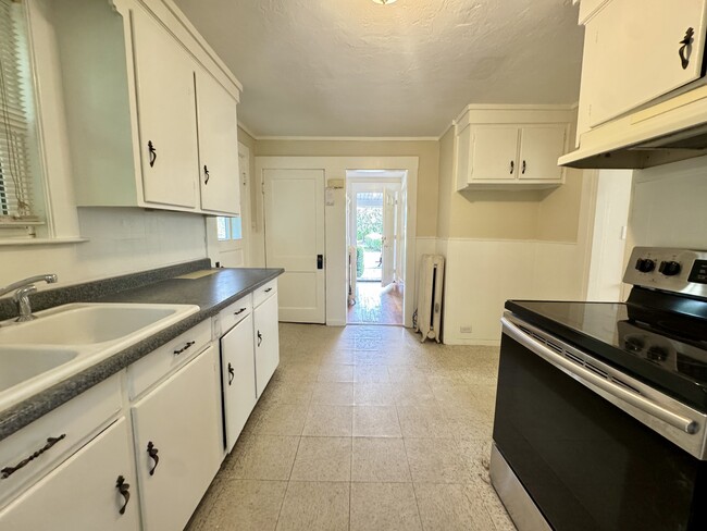 Building Photo - 273 Front St