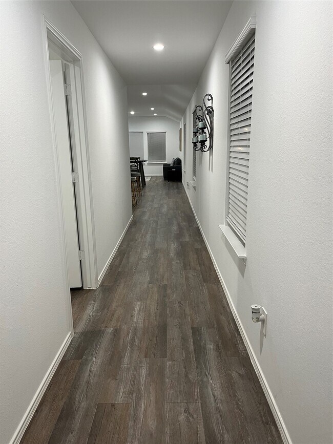 Foto del edificio - 5446 Wyndham Rdg Ln