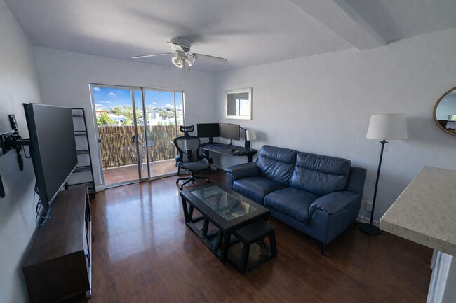 Foto del edificio - 460 Golden Ave