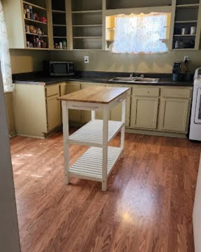Kitchen - 2057 W Summit Ave