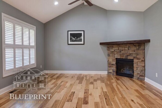 Building Photo - Quiet neighborhood, great neighbors, great ranch layout with beautiful covered back deck!