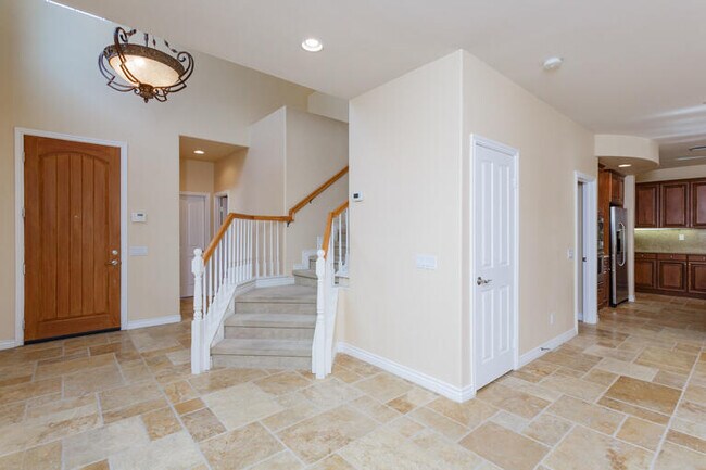 Building Photo - 163 Paseo Vista Cir