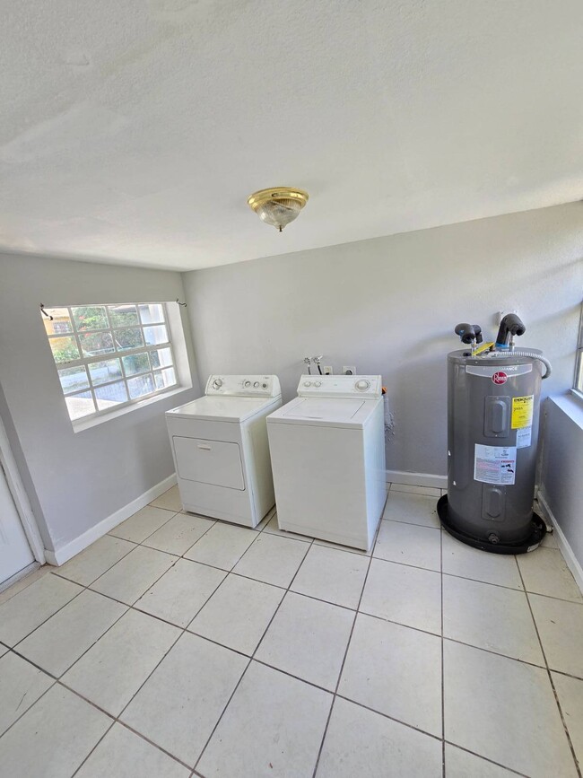 Foto del edificio - 3014 SW 22nd Terrace