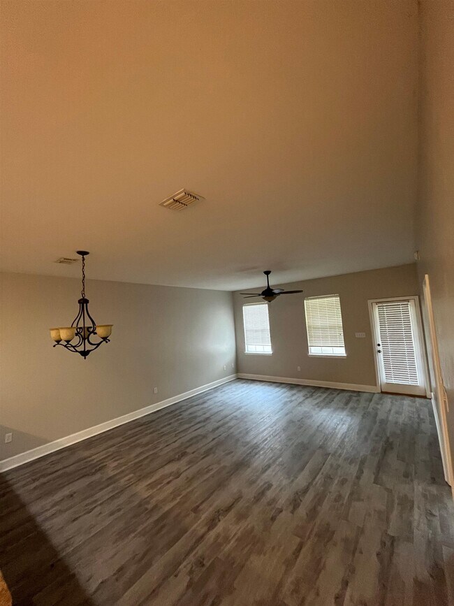 Foto del edificio - 5600 Hampton Hill Cir