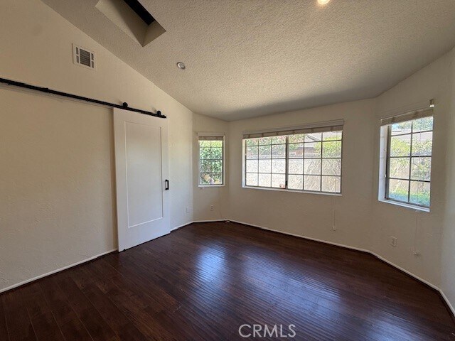 Foto del edificio - 1230 Tamarisk Cir