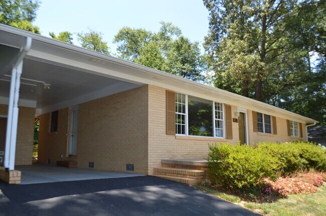Foto del edificio - 3 Bedroom, 2 Bathroom Home Near Clemson University