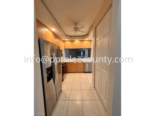 Building Photo - Fantastic totally renovated 2 bedroom 2 bath condo in Van Loon Commons.