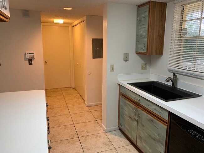 Building Photo - 6315 La Costa Dr