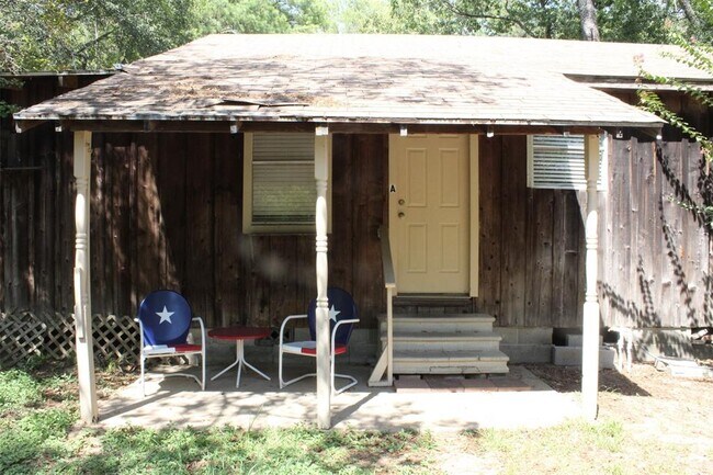 Building Photo - 6 N Pines Rd