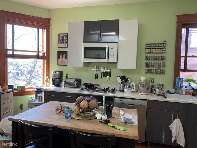Foto del edificio - 1734 Lamont St NW