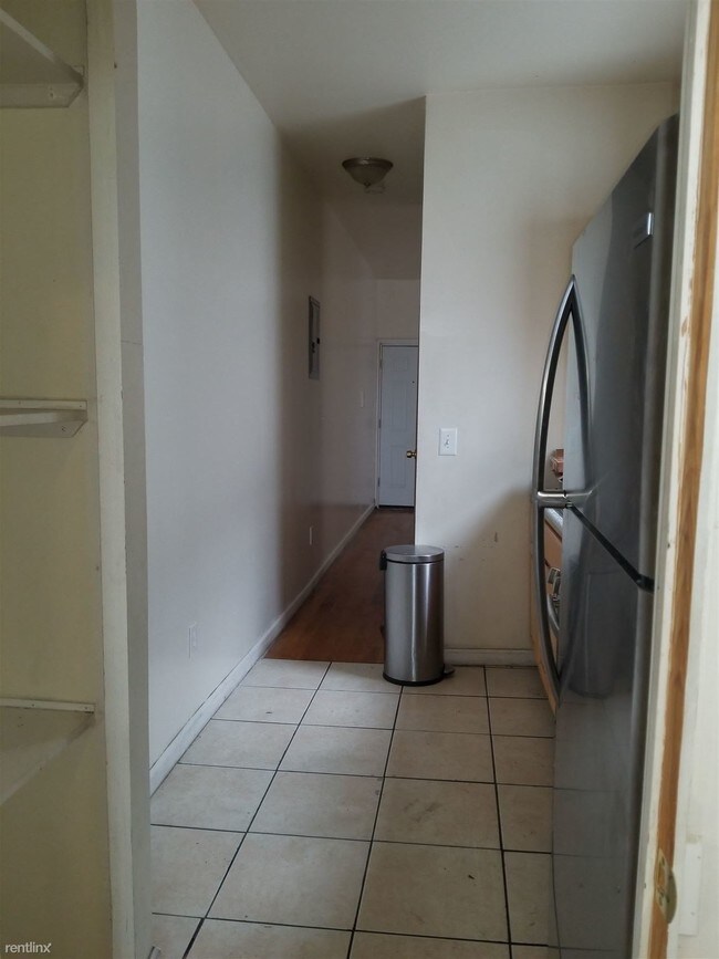 Building Photo - 2 br, 1 bath Apartment - 322 Eldert St