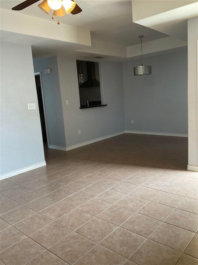 Building Photo - 1014 Ranchway Dr