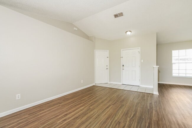 Foto del edificio - 646 Jaguar Ct