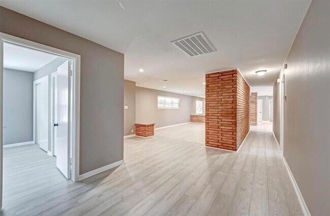 Foto del edificio - 3810 Wickersham Ln