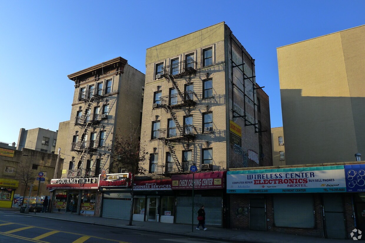 Foto del edificio - 2095 Mohegan Ave