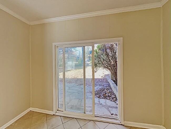 Building Photo - 227 Evergreen Dr SE