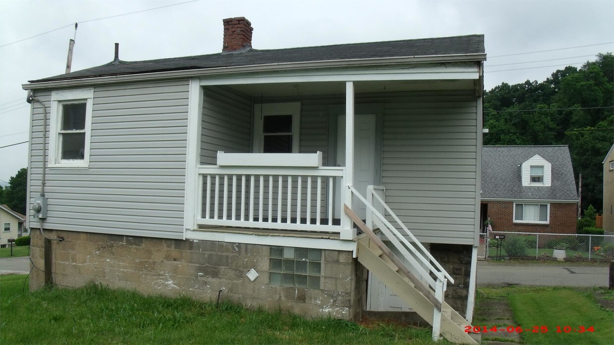 3137 State St, White Oak, PA 15131 Townhome Rentals in White Oak PA