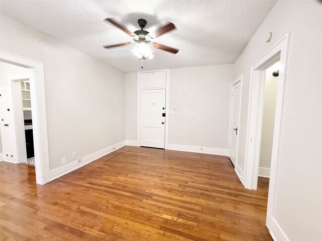 Foto del edificio - 1126 Berthea St