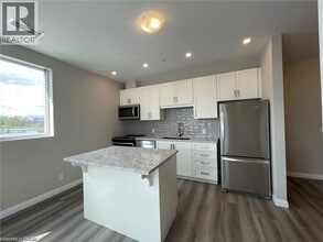 Building Photo - 104 Garment St