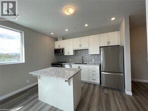 Building Photo - 104 Garment St