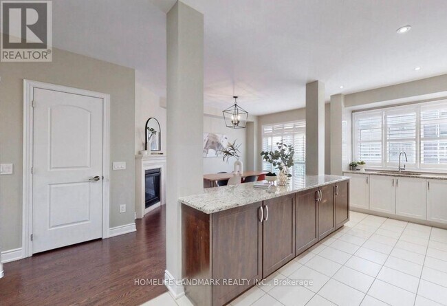 Photo du bâtiment - 114 Puccini Dr