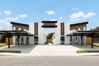 Building Photo - 504 N Alexandrite Ave