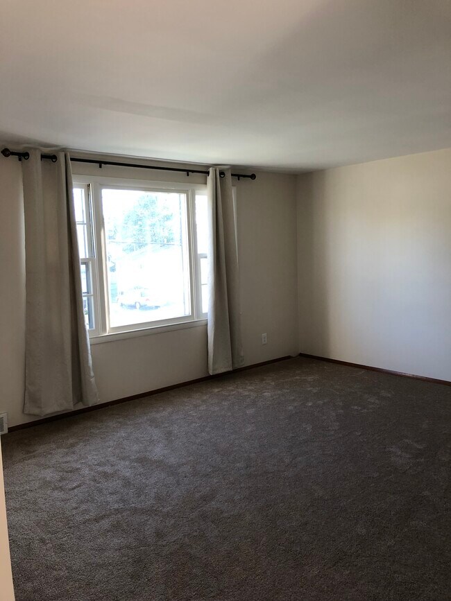 Living room - 44 Altruria St