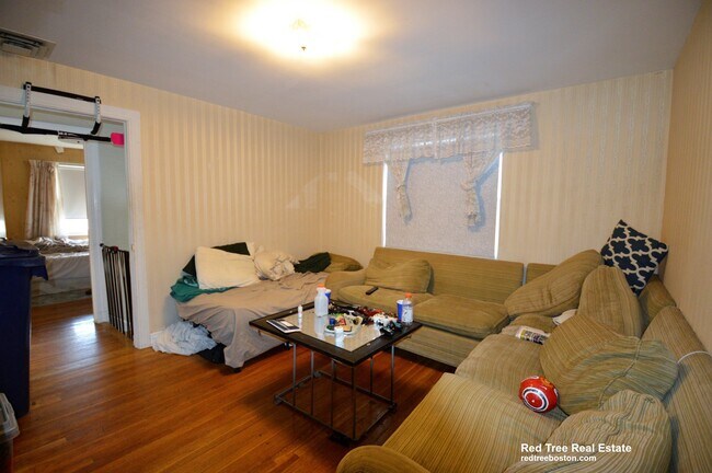 Foto del edificio - 16-18-18 Caltha Rd