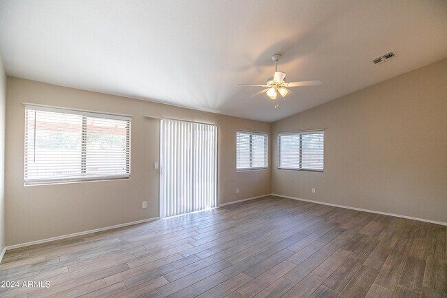 Building Photo - 30517 N Royal Oak Way