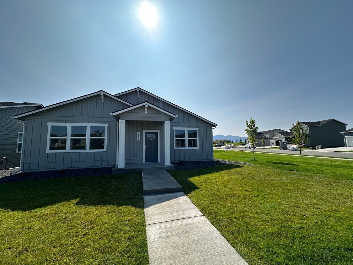 Foto principal - Brand New Foxtail Rancher